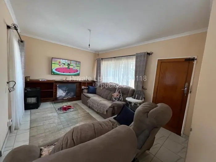 3 Bedroom House to Rent in Mabelreign, Harare