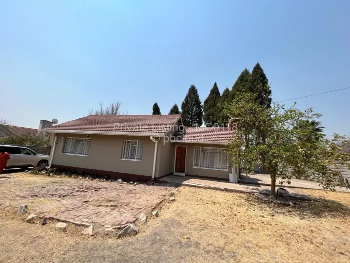 3 Bedroom House to Rent in Mabelreign, Harare