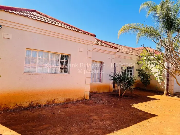 3 Bedroom House for Sale in Mahatshula, Bulawayo