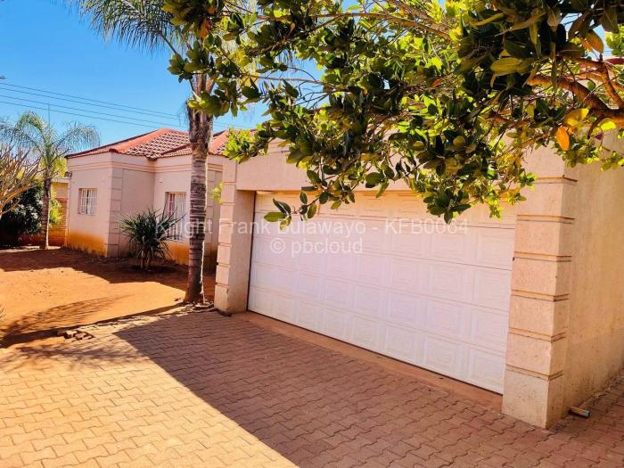 3 Bedroom House for Sale in Mahatshula, Bulawayo