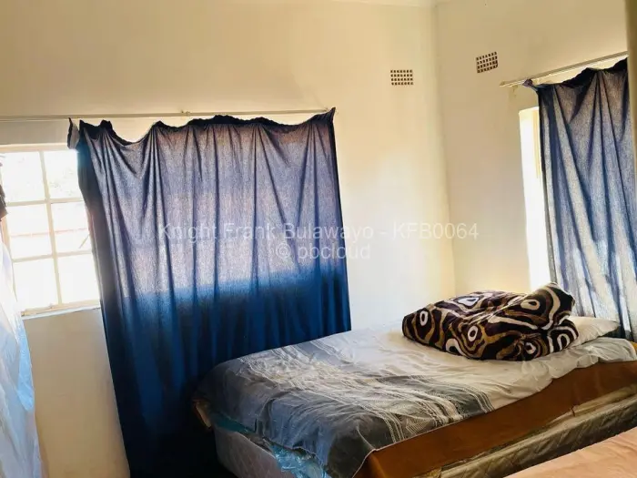 3 Bedroom House for Sale in Mahatshula, Bulawayo