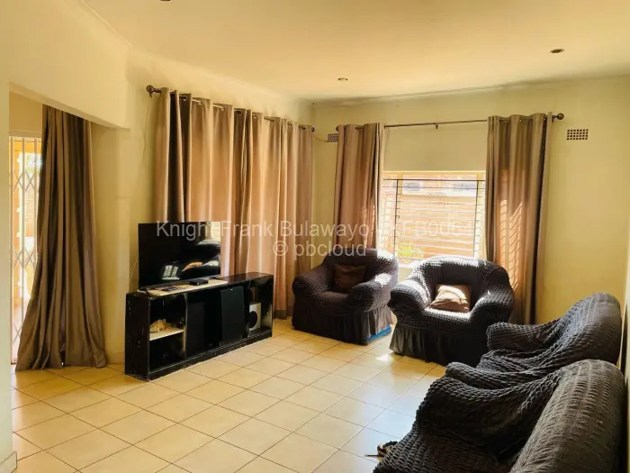 3 Bedroom House for Sale in Mahatshula, Bulawayo