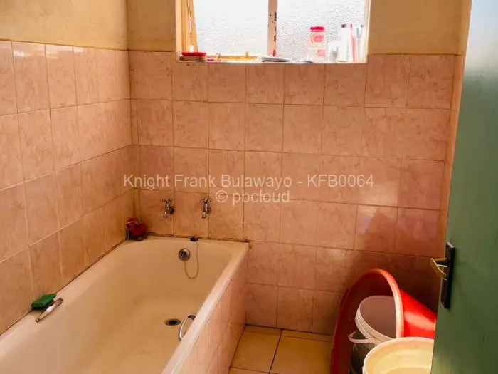 3 Bedroom House for Sale in Mahatshula, Bulawayo
