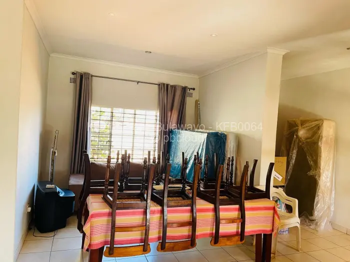 3 Bedroom House for Sale in Mahatshula, Bulawayo