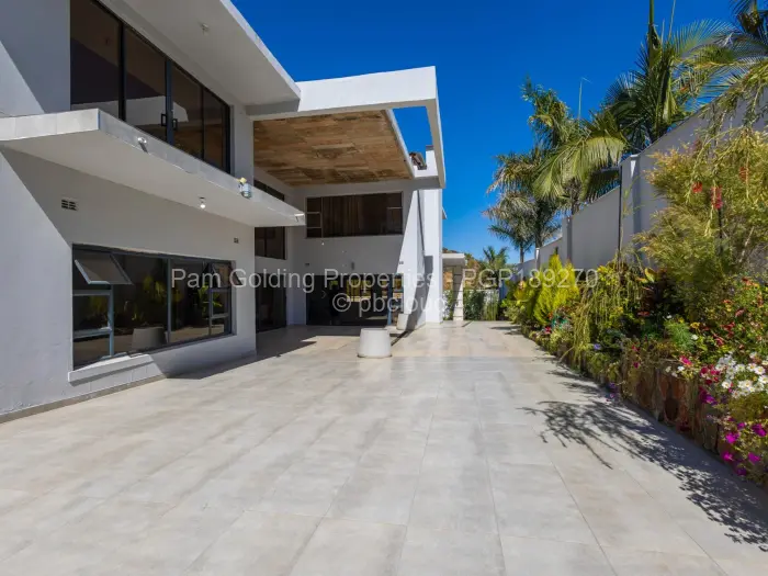 5 Bedroom House for Sale in Carrick Creagh Estate, Harare