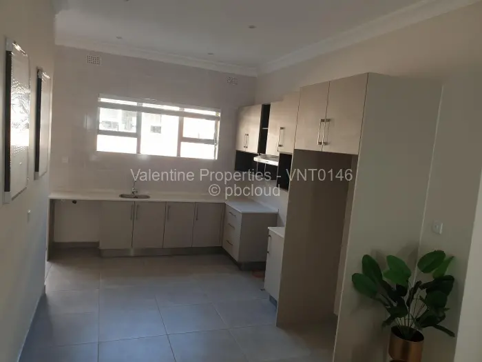 Townhouse/Complex/Cluster to Rent in Highlands, Harare
