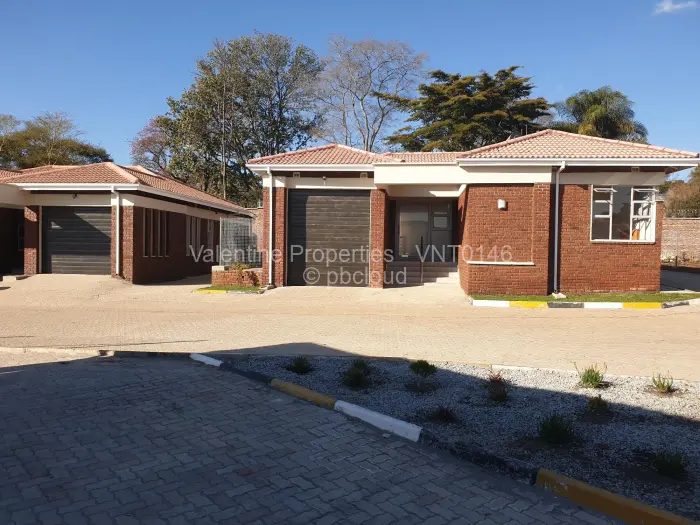 Townhouse/Complex/Cluster to Rent in Highlands, Harare