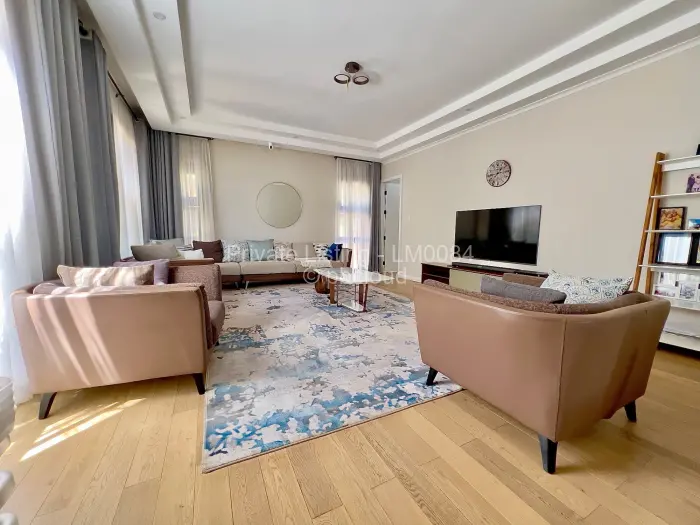 5 Bedroom House to Rent in Chisipite, Harare