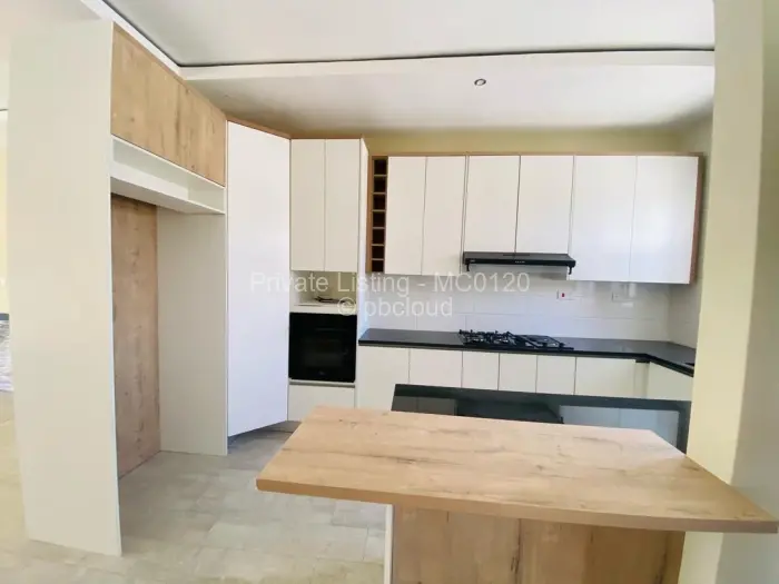 Townhouse/Complex/Cluster to Rent in Greendale North, Harare