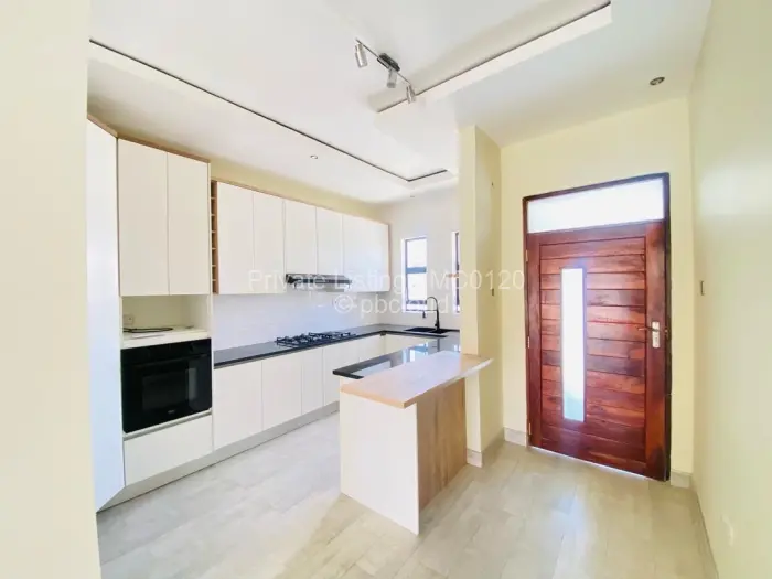 Townhouse/Complex/Cluster to Rent in Greendale North, Harare