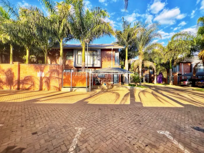 Townhouse/Complex/Cluster to Rent in Greencroft, Harare