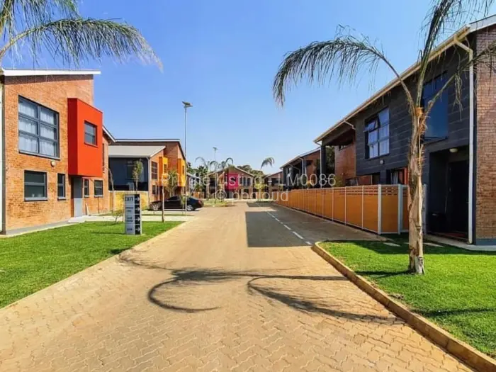 Townhouse/Complex/Cluster to Rent in Greendale, Harare