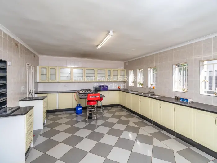 9 Bedroom House for Sale in Gunhill, Harare