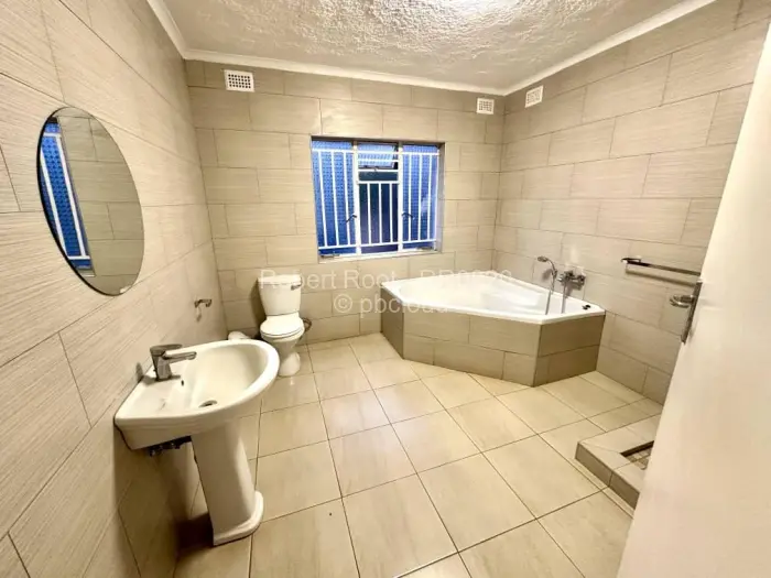 9 Bedroom House for Sale in Gunhill, Harare