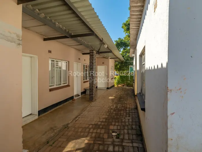 9 Bedroom House for Sale in Gunhill, Harare