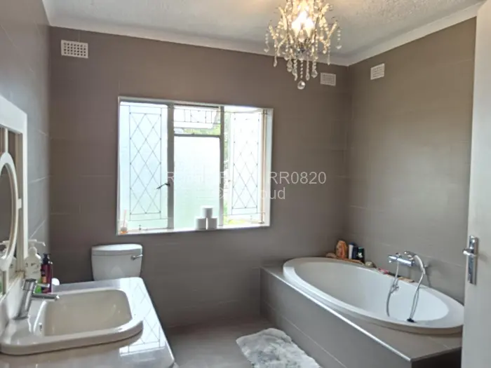 9 Bedroom House for Sale in Gunhill, Harare
