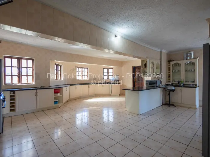 6 Bedroom House for Sale in Philadelphia, Harare