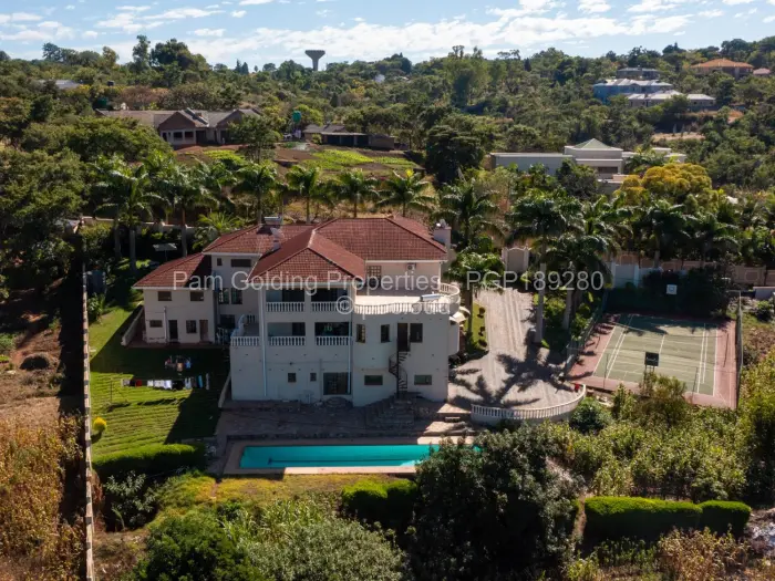 6 Bedroom House for Sale in Philadelphia, Harare