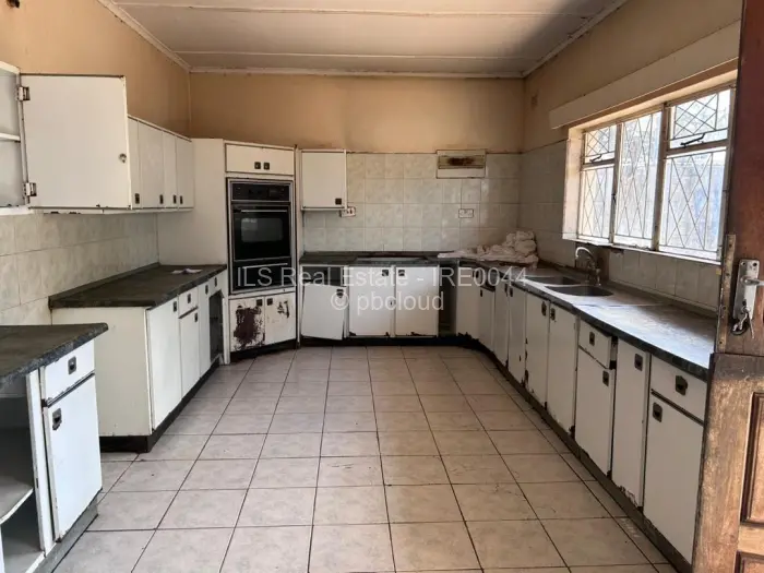 5 Bedroom House for Sale in Woodlands, Bulawayo