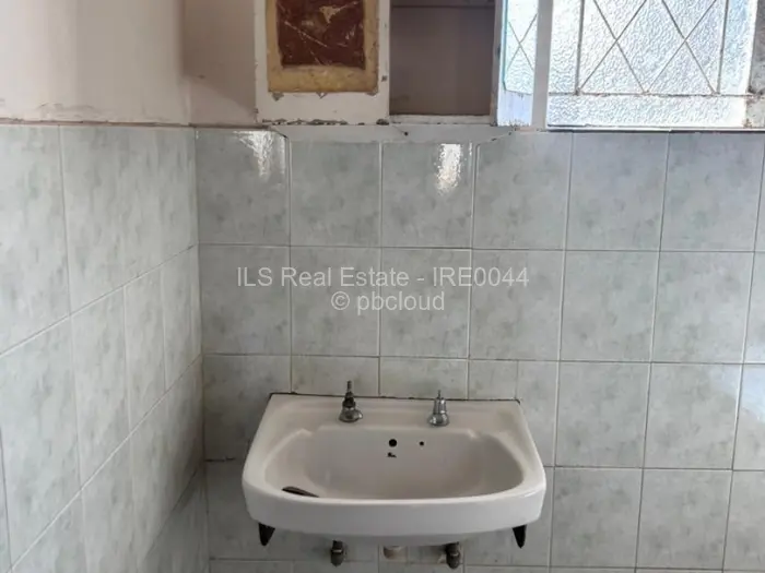 5 Bedroom House for Sale in Woodlands, Bulawayo