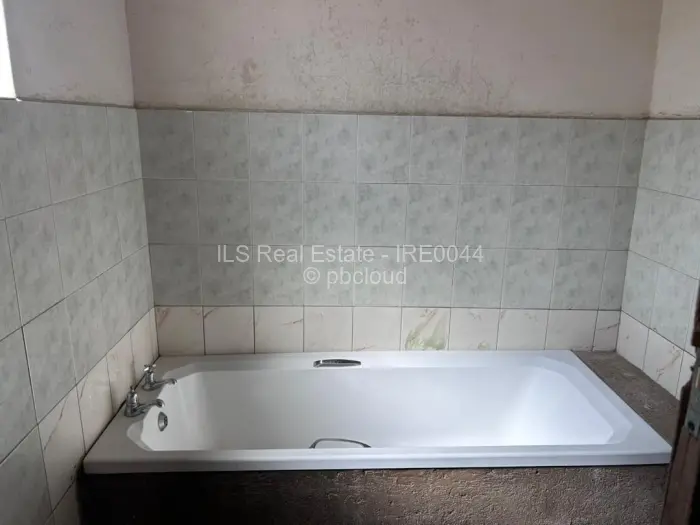 5 Bedroom House for Sale in Woodlands, Bulawayo