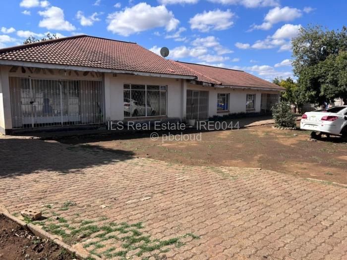 5 Bedroom House for Sale in Woodlands, Bulawayo