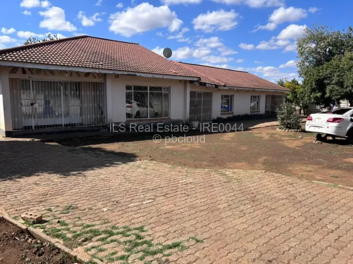 5 Bedroom House for Sale in Woodlands, Bulawayo