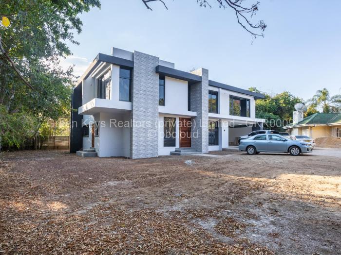 Townhouse/Cluster for Sale in Highlands, Harare