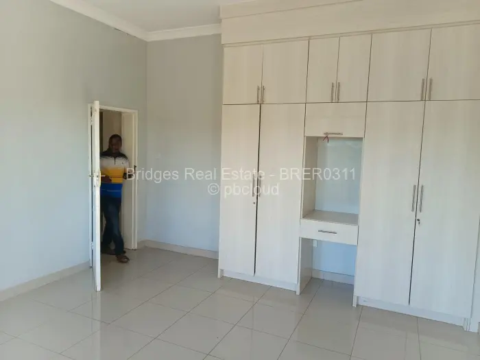 4 Bedroom House to Rent in Greystone Park