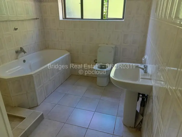 4 Bedroom House to Rent in Greystone Park