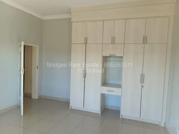 4 Bedroom House to Rent in Greystone Park