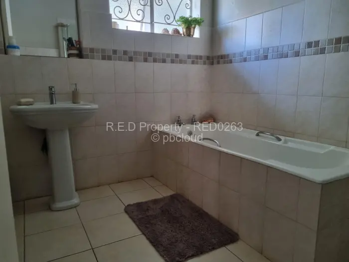 5 Bedroom House for Sale in Hillside Byo, Bulawayo