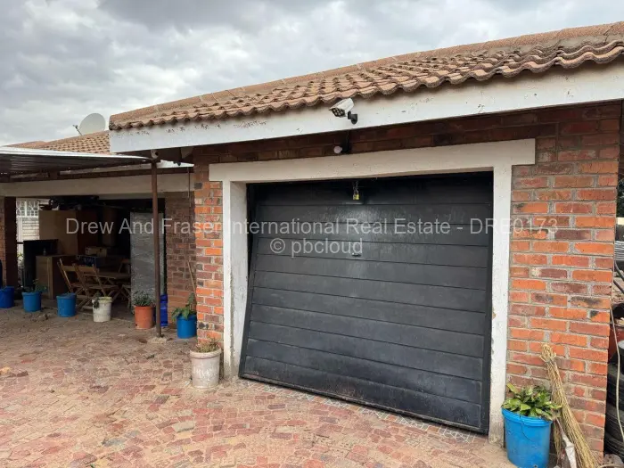 3 Bedroom House for Sale in Mainway Meadows, Harare
