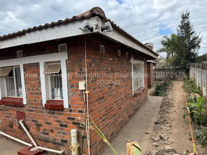 3 Bedroom House for Sale in Mainway Meadows, Harare
