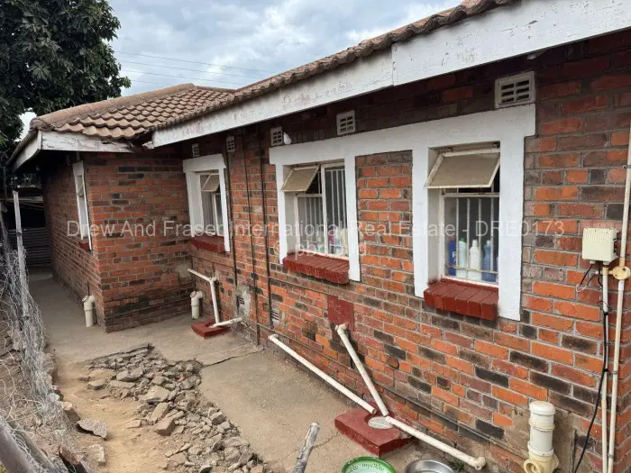 3 Bedroom House for Sale in Mainway Meadows, Harare