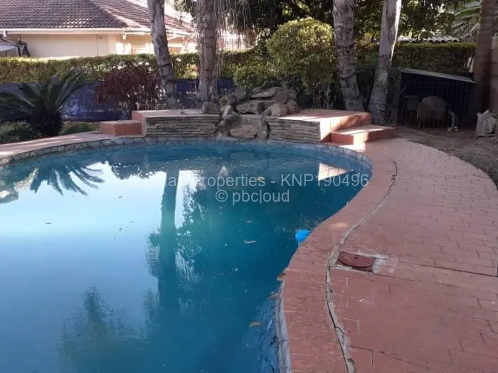 Townhouse/Complex/Cluster to Rent in Newlands, Harare