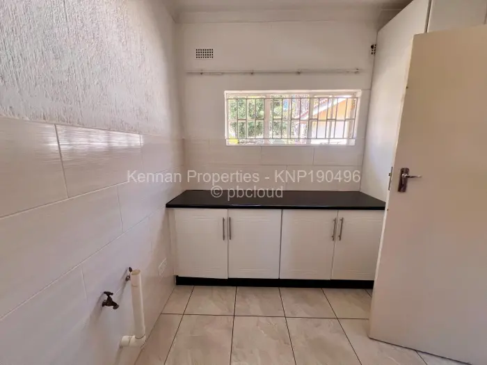 Townhouse/Complex/Cluster to Rent in Newlands, Harare