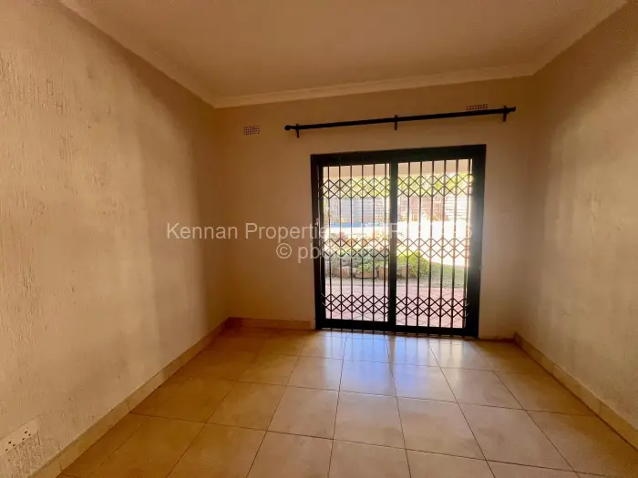 Townhouse/Complex/Cluster to Rent in Newlands, Harare