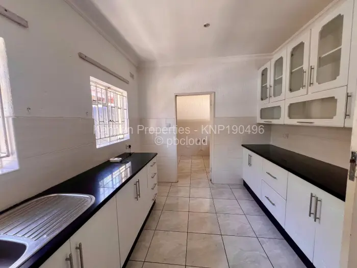 Townhouse/Complex/Cluster to Rent in Newlands, Harare