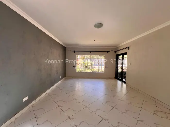 Townhouse/Complex/Cluster to Rent in Newlands, Harare