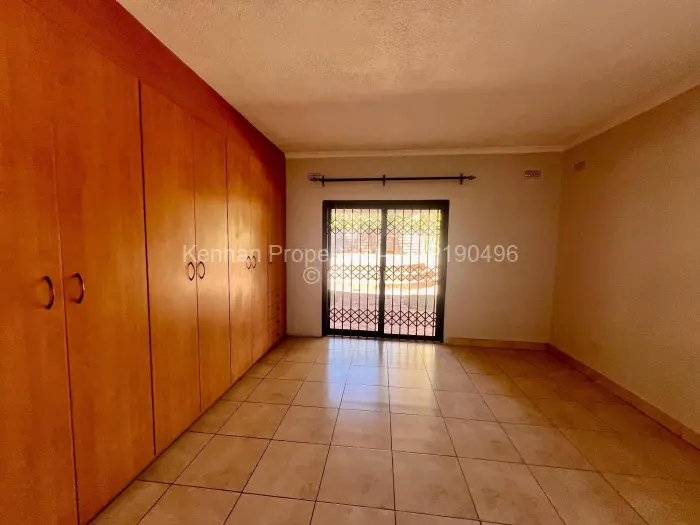 Townhouse/Complex/Cluster to Rent in Newlands, Harare