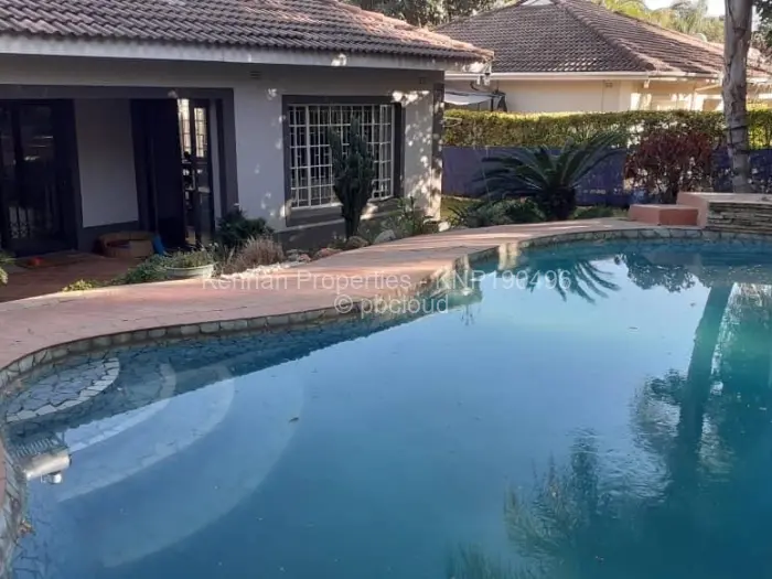 Townhouse/Complex/Cluster to Rent in Newlands, Harare