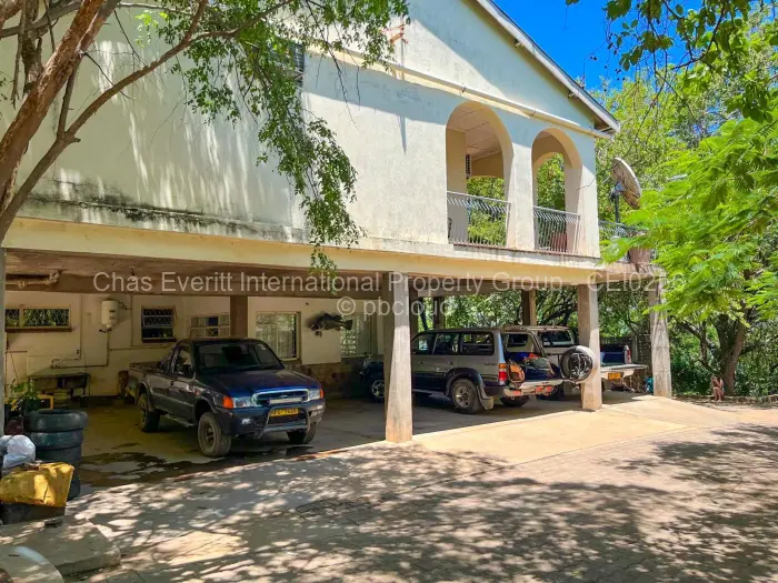 6 Bedroom House for Sale in Binga, Binga