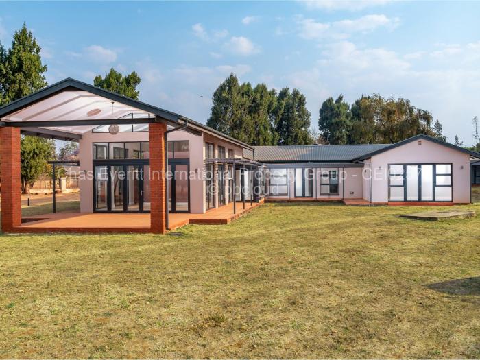 Townhouse/Cluster for Sale in Helensvale, Harare