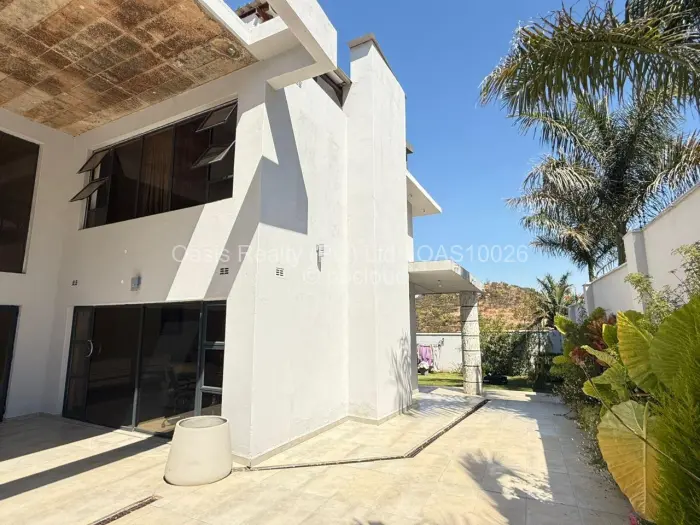 5 Bedroom House for Sale in Carrick Creagh Estate, Harare