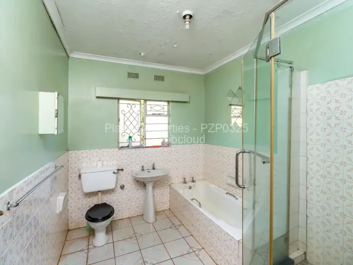 5 Bedroom House to Rent in Borrowdale