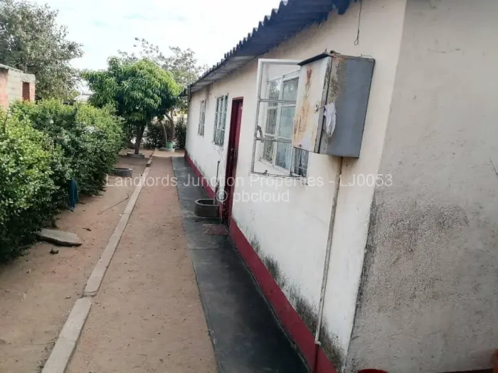 5 Bedroom House for Sale in Gwabalanda, Bulawayo