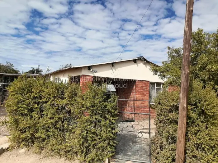 5 Bedroom House for Sale in Gwabalanda, Bulawayo