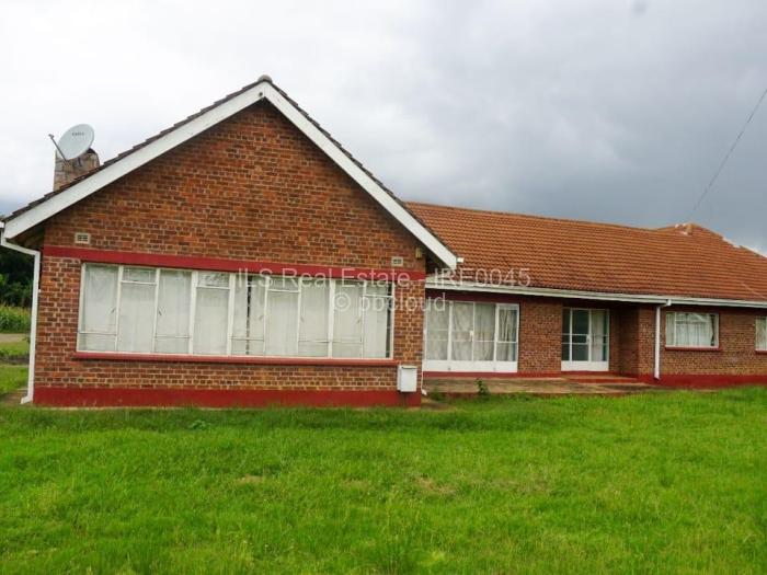5 Bedroom House to Rent in Borrowdale, Harare