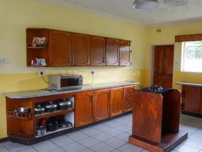 5 Bedroom House to Rent in Borrowdale West